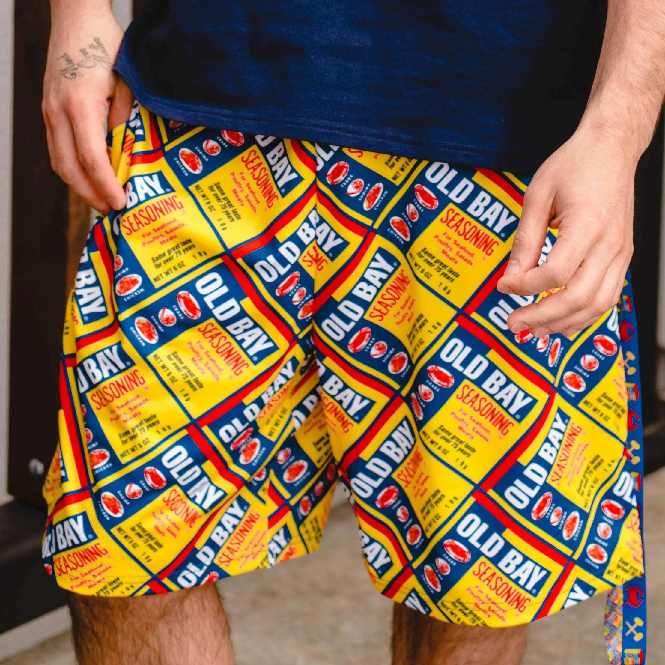 Flat OLD BAY Can Pattern / Drawstring Walking Shorts